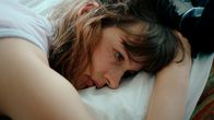 30 Tage Lust – Freddy (Linda Blümchen) hatte völlig vergessen, dass sie in der Nacht Sexarbeiter Amore bestellt hat.