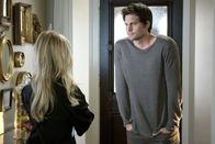 Ringer – Wer von beiden lügt? Oder sagen Bridget (Sarah Michelle Gellar, l.) und Henry (Kristoffer Polaha, r.) die Wahrheit und es steckt jemand anders hinter Gemmas plötzlichem Verschwinden?