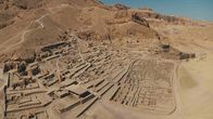 Mythos Ramses II. – Deir el-Medina: Die Arbeitersiedlung im Tal der Könige war Heimat hoch angesehener Künstler, die an den geheimen Grabanlagen der Pharaonen bauten.