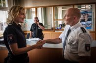 Notruf Hafenkante – Melanie (Sanna Englund) wurde von Haller in ein anderes Revier geschickt, um unauffällig herauszufinden, welcher der Kollegen/innen korrupt sein könnte. Dort trifft sie auf den Revierleiter Braumeister (Andreas Grothgar).