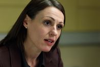 Scott & Bailey – Die Ermittlungen im Mordfall Eunice Bevan gestalten sich für DC Rachel Bailey (Suranne Jones) schwerer als zunächst gedacht.