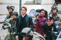 Quantico – (v.li.) Derek Klena (Eric Boyer), Aunjanue Ellis (Miranda Shaw), Benjamin Jones (Tactical Agent).