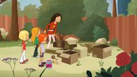 Power Sisters – Wendy hilft den Freundinnen, ein Gartenhaus zu bauen.