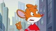 Geronimo Stilton – Die Juwelendiebe habe eine Schachfigur hinterlassen. Ob sie etwas mit dem Schachturnier zu tun haben, auf dem Geronimo gerade ist?