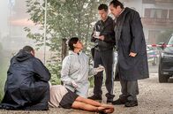Watzmann ermittelt – V.l.n.r. Jerry Paulsen (Peter Marton), Leiche (Komparsin), Sonja Bitterling (Genoveva Mayer), Max Ruffer (Nepo Fitz), Benedikt Beissl (Andreas Giebel)
