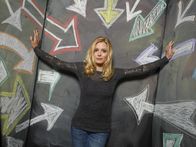 Community – (2. Staffel) - Besucht das Greendale Community College, um ihr Leben wieder auf die Reihe zu bekommen: die frühere Anarchistin Britta Perry (Gillian Jacobs) ...