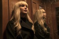 Red Sparrow – Agentin Dominika Egorova (Jennifer Lawrence) weiß nicht, was bei ihrem ersten Auftrag auf sie zukommt.