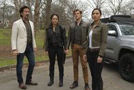 MacGyver – (v.l.n.r.) Russ Taylor (Henry Ian Cusick); Riley Davis (Tristin Mays); Angus MacGyver (Lucas Till); Desi Nguyen (Levy Tran)