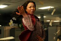 Everything Everywhere All at Once – Everything Everywhere All at Once Beherrscht die Kampfkunst: Michelle Yeoh als Evelyn Wang Copyright: SRF/Filmcoopi