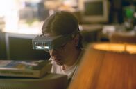 BlackBerry - Klick einer Generation – In der amateurhaften Anfangszeit von "Research in Motion", der Firma von Mike Lazaridis und Douglas Fregin, wird fleißig am ersten Smartphone der Welt getüftelt.