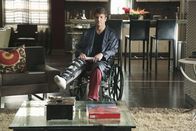 Castle – Allein und gehandicapt sitzt Castle (Nathan Fillion) in seiner Wohnung und langweilt sich fast zu Tode ...