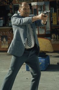 Falling Down - Ein ganz normaler Tag – Ausgerechnet am letzten Tag vor seiner Pensionierung muss sich Cop Prendergast (Robert Duvall) einem Wahnsinnigen stellen ...