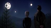 Star Trek - Raumschiff Voyager – Kes (Jennifer Lien) und Zahir (David Lee Smith)