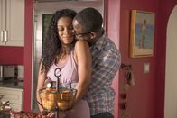 This Is Us - Das ist Leben – Beth Pearson (Susan Kelechi Watson, l.); Randall Pearson (Sterling K. Brown, r.)