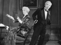 Dinner for One oder Der neunzigste Geburtstag – MDR Fernsehen JAHRE DINNER FOR ONE Uhr. Turbulent geht es zu bei dem ungewöhnlichen Geburtstagsdinner von Mrs Sophie (May Warden) und ihrem Butler James (Freddie Frinton).