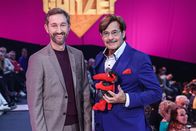 Geh aufs Ganze! – In drei Prime-Time-Folgen präsentieren Jörg Draeger (r.) und Daniel Boschmann (l.) wieder "Geh aufs Ganze!" in SAT.1.