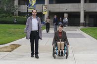 Navy CIS – Timothy McGee (Sean Murray, l.); Delilah Fielding (Margo Harshman, r.)