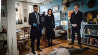 Elementary – Detective Bell (Jon Michael Hill, l.), Watson (Lucy Liu, M.) und Holmes (Jonny Lee Miller, r.) stehen vor einer riesen Herausforderung, als ein Mord von einem innovativen Schuss-Detektions-System gemeldet wird. Allerdings gibt es keinerlei Hinweise darauf, dass tatsächlich ein Verbrechen stattgefunden hat ...