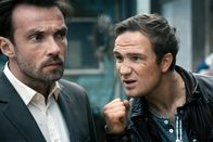 Schrotten! – Lieber tot als Sklave - die beiden Brüder Mirko (Lucas Gregorowicz) und Letscho Talhammer (Frederick Lau) sitzen wieder im selben Boot.