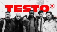 Testo – ARD Degeto TESTO, Folge 1, "Habibi" Uhr im ERSTEN, ab Freitag (02.02.24) in der ARD MEDIATHEK Keyvisual/Titelbild - V. li. n. re.: „Mastermind” Keko (Kida Khodr Ramadan) führt die Bande mit Barro (Veysel Gelin), Kongo (Mortel Jovete), Pepsi (Stipe Erceg) und Stulle (Frederick Lau) an .
