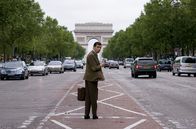 Kino ist King: Mr. Bean macht Ferien – Laut Mr. Beans (Rowan Atkinson) Kompass ist die Avenue des Champs Élysées der direkte Weg, um zu Fuß zum Gare-de-Lyon zu kommen.