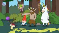 Super Happy Magic Forest – Tupfen (l.) ist in einen Kaktus geraten. Die Freunde erschrecken, als sie die Stachel in Tupfens Pilzkappe sehen. Von links: Tupfen, Twinkle, Herbert, Hufius und Blümchen