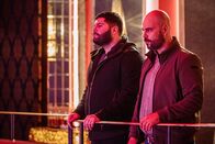 Gomorrha - Die Serie – Gennaro (Salvatore Esposito, li.) und Ciro (Marco D’Amore, re.) beim Streifzug durch das lettisch-russische Nachtleben.