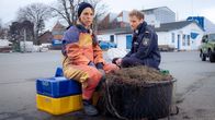 Mutter, Kutter, Kind – Heddi (Anneke Kim Sarnau, l.) spricht mit Sven (Anton Spieker).