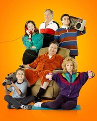 The Goldbergs – v.li.: Adam Goldberg (Sean Giambrone), Erica Goldberg (Hayley Orrantia), Albert 'Pops' Solomon (George Segal), Murray Goldberg (Jeff Garlin), Barry Goldberg (Troy Gentile), Beverly Goldberg (Wendi McLendon-Covey).