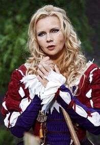 Das blaue Licht – In Wahrheit ist sie eine Hexe (Veronica Ferres), doch sie verwandelt sich gerne in eine wunderschöne Frau.