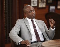 How I Met Your Mother – Teilt seinem Bruder Barney mit, dass er sich scheiden lassen wird: James (Wayne Brady) ...