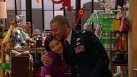iCarly – Carly Shay (Miranda Cosgrove), Colonel Morgan (Christopher B. Duncan)