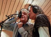 Reporter – Hanery Amman und sein Gitarrist Mägi Koch bei Studioaufnahmen in Interlaken.