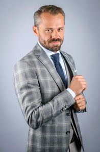 Sturm der Liebe – ARD PROGRAMMDIREKTION STURM DER LIEBE, montags bis freitags um 15.10 Uhr im Ersten. Neu im Haupcast der 17. Staffel "Sturm der Liebe": Sven Waasner übernimmt ab Folge 3493 (voraussichtlicher Sendetermin: 18. November 2020) die Rolle des Erik Vogt.