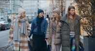 Servus Baby – Von links: Eve (Teresa Rizos), Lou (Josephine Ehlert), Mel (Genija Rykova) und Tati (Xenia Tiling).