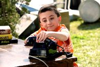 The Middle – Brick (Atticus Shaffer) entwickelt sich zum echten Businessgenie, bis er vor eine Frage gestellt wird, die er nicht beantworten kann ...