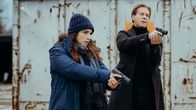 Der Alte – Caspar Bergmann (Thomas Heinze) und Annabell Lorenz (Stephanie Stumph) können mit ihrem beherzten Eingreifen eine Tragödie verhindern.