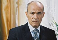 In Liebe eine Eins – Rechtsanwalt Manfred Zsrnig (Heiner Lauterbach).