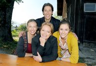 Vier Frauen und ein Todesfall – L-R: Sabine (Martina Poel), Maria (Brigitte Kren), Julie (Adele Neuhauser), Pippa Sponring (Miriam Stein).