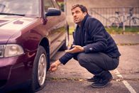 Heldt – Auch ein Kommissar muss mal Luft ablassen, denkt sich Heldt (Kai Schumann), doch seine buchstäbliche Interpretation am Wagen des verdächtigen Kleinkriminellen Marvin Röschhoff passt der Staatsanwältin gar nicht.
