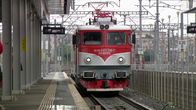 alpha-expedition: Mit dem Zug ... – Am Bahnhof Arad im Westen Siebenbürgens fährt ein Zug ein.