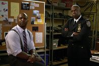 Brooklyn Nine-Nine – Terry Jeffords (Terry Crews, l.); Captain Ray Holt (André Braugher, r.)