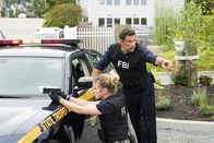 FBI: Special Crime Unit – Special Agent Nina Chase (Shantel VanSanten, l.); Assistant Special Agent in Charge Jubal Valentine (Jeremy Sisto, r.)