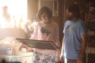 The Last Man on Earth – Während sich Phil (Will Forte, r.) in einer andern Stadt ein neues Leben aufbauen will, fühlt sich Carol (Kristen Schaal, l.) einfach nirgendwo richtig wohl ...