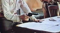 Nevada Smith – Max Sand macht den Anführer des Mördertrios Tom Fitch (Karl Malden, li.) ausfindig.