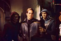 Star Trek: Enterprise – Die Suche nach dem entführten Klingonen Klaang entwickelt sich für Captain Jonathan Archer (Scott Bakula, M.) zu einem kniffligen Puzzlespiel ...