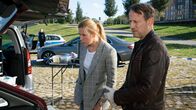 Tatort – Können sich noch keinen Reim auf den Leichenfund machen: Grosz (Franziska Weisz, l.) und Thorsten Falke (Wotan Wilke Möhring, r.).