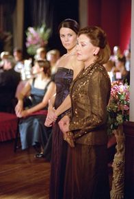 Gilmore Girls – (v.li.) Lauren Graham (Lorelai Gilmore), Kelly Bishop (Emily Gilmore).
