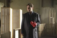 Castle – Eine japanische Balletttänzerin wird unter mysteriösen Umständen getötet. Bei den Ermittlungen stoßen Beckett und Castle (Nathan Fillion) auf einen Dolch, der womöglich die Tatwaffe ist ...