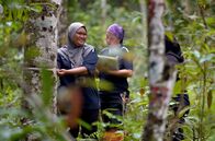 Borneo - Paradies auf Abruf – Mithilfe der Teams von Hutan tragen die Einwohner von Borneo zur Aufforstung des Waldes bei.